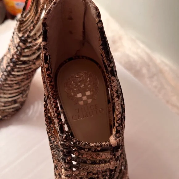 Women's Vince Camutos Strappy 4in High Heel Sandals - Picture 3 of 9